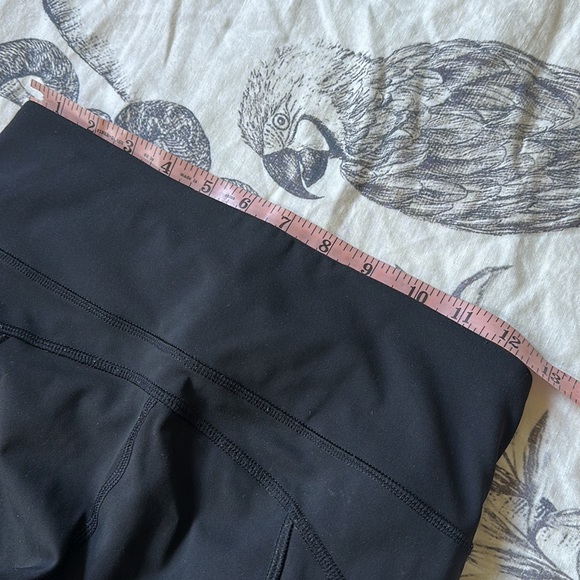 US4 Lululemon tight gym pants activewear, inseam 17” - excellent condition - Picture 8 of 12